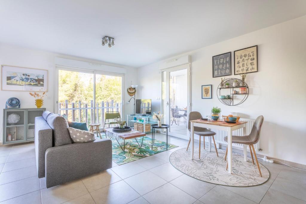 a living room with a couch and a table at La Baraka - Beau studio dans parc arboré in Marseille