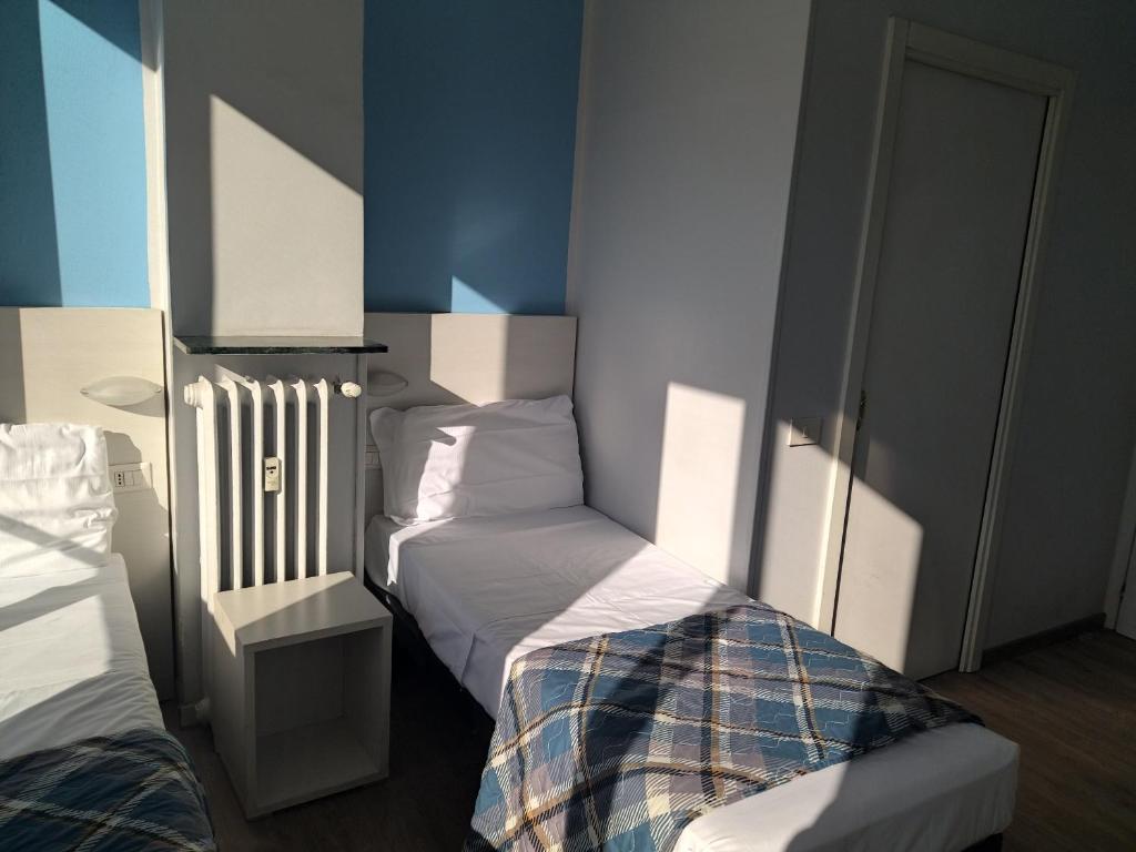 
Basic Triple Room with Shared Bathroom
