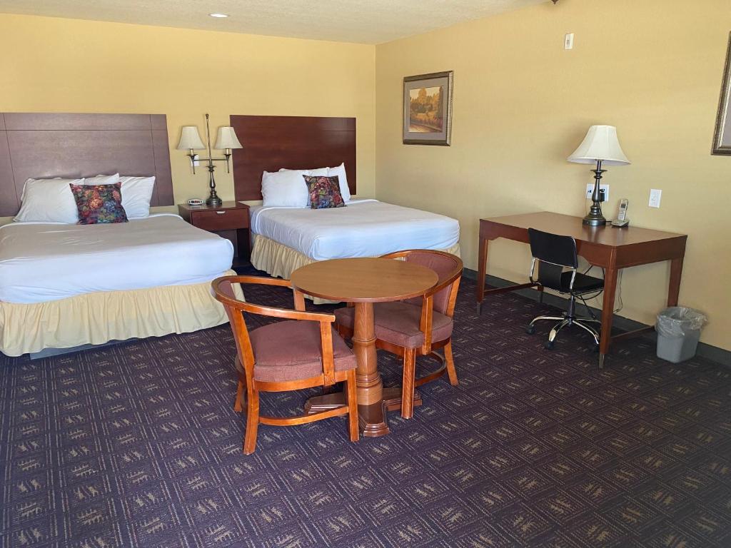 Postel nebo postele na pokoji v ubytování Southern Inns And Suites now offering RV Spaces for rent