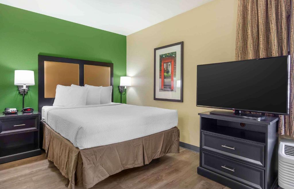 TV a/nebo společenská místnost v ubytování Extended Stay America Suites - Seattle - Bothell - Canyon Park