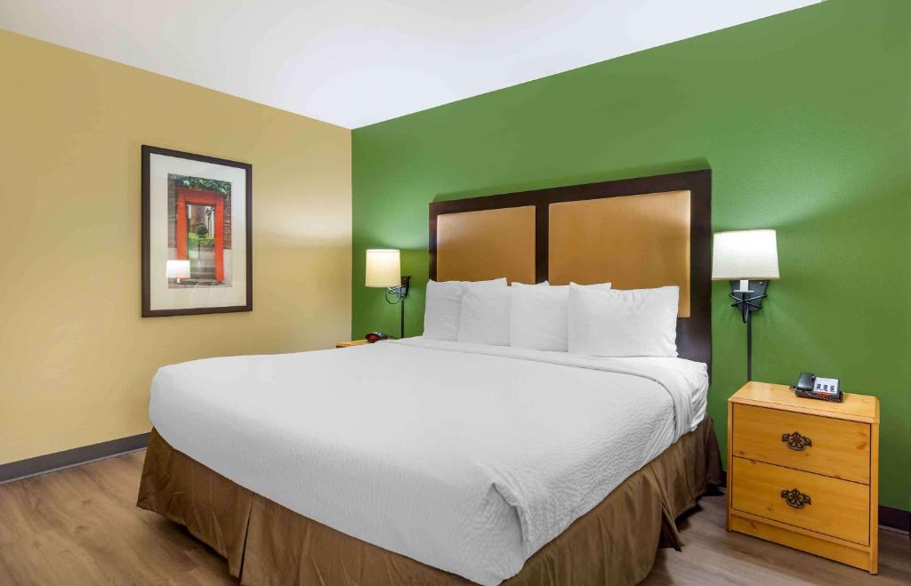 Postel nebo postele na pokoji v ubytování Extended Stay America Suites - Seattle - Bothell - Canyon Park