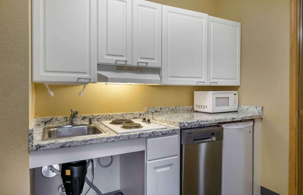 Kuchyň nebo kuchyňský kout v ubytování Extended Stay America Suites - Seattle - Bothell - Canyon Park