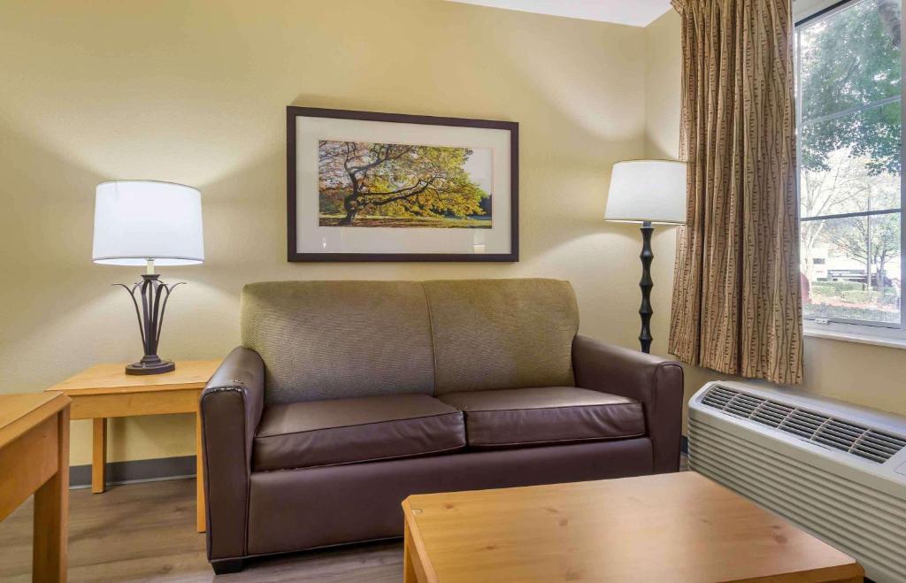 Posezení v ubytování Extended Stay America Suites - Seattle - Bothell - Canyon Park