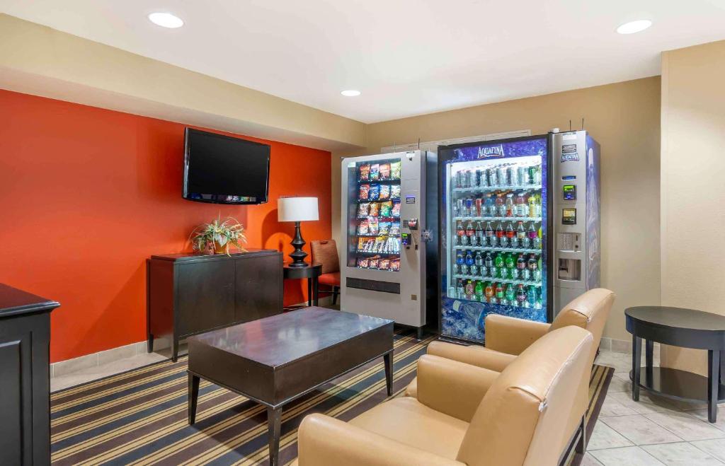 TV a/nebo společenská místnost v ubytování Extended Stay America Suites - Seattle - Bothell - Canyon Park
