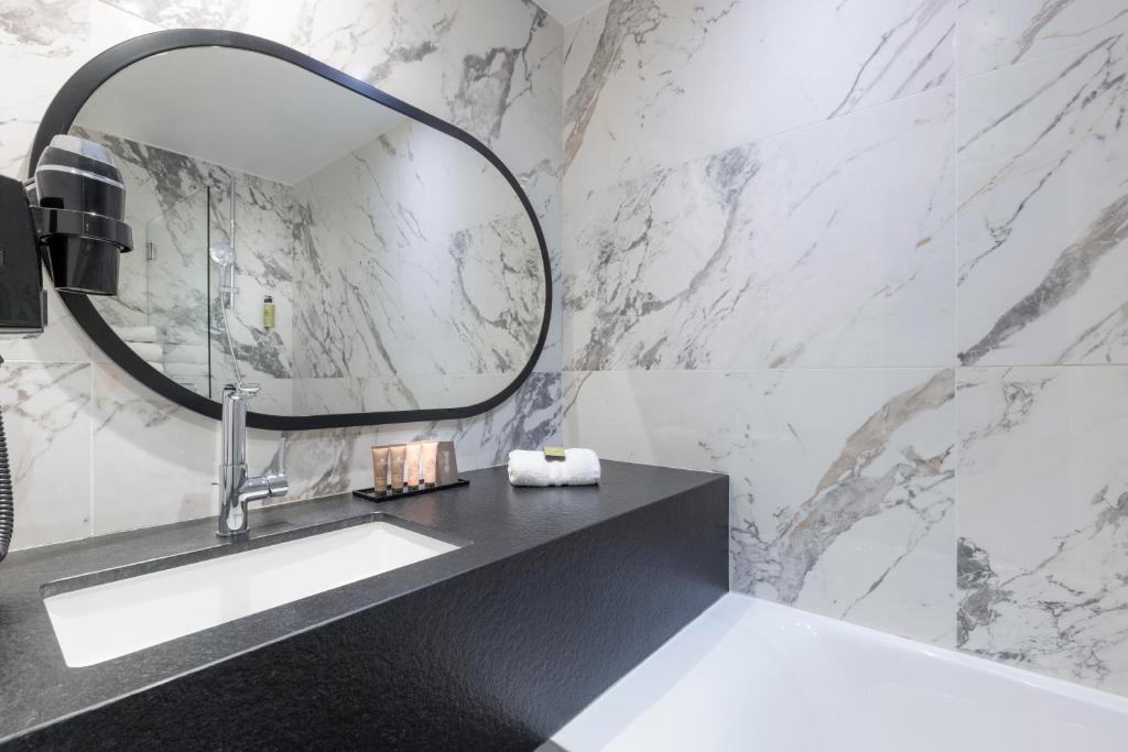 Hôtel Du Bois Champs-Elysées - Resim 4