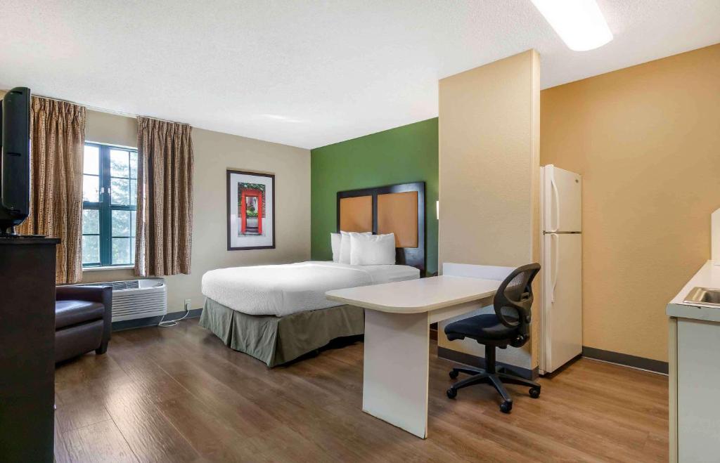 Postel nebo postele na pokoji v ubytování Extended Stay America Suites - Seattle - Everett - North