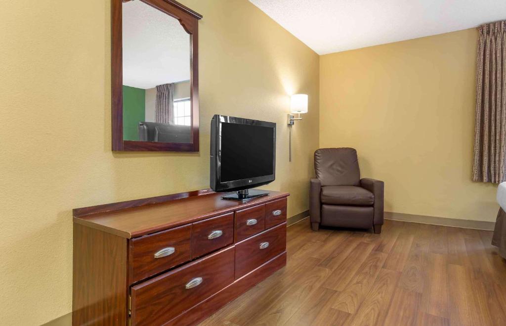 TV a/nebo společenská místnost v ubytování Extended Stay America Suites - Seattle - Everett - North