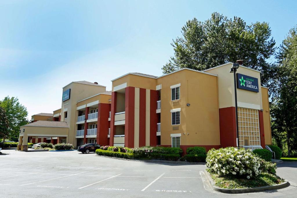 a hotel parking lot in front of a building at Extended Stay America Suites - Seattle - Southcenter in Tukwila