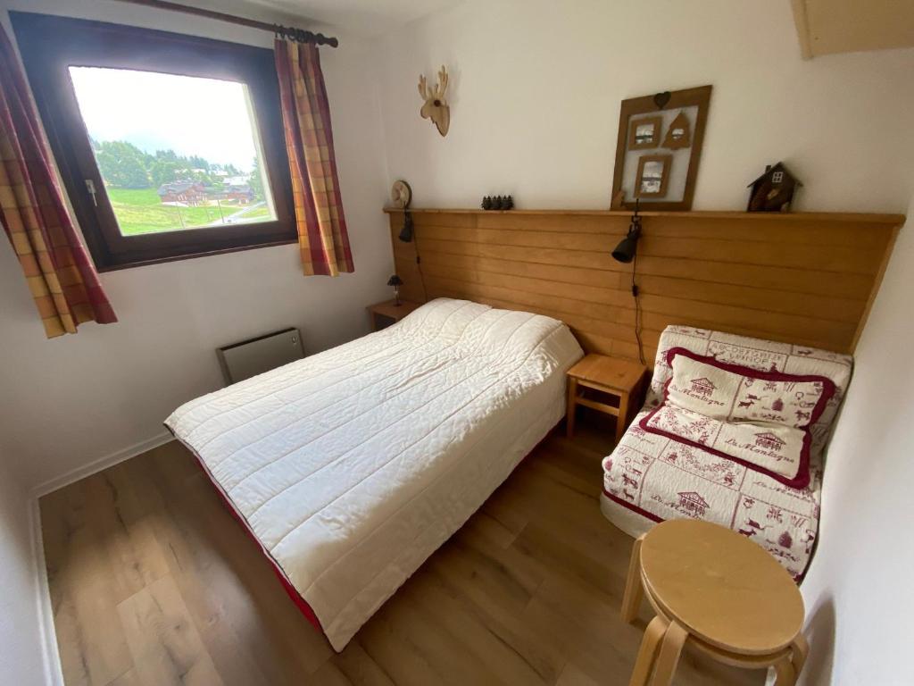 Posteľ alebo postele v izbe v ubytovaní Appartement cosy et lumineux proche des télécabines, avec balcon et parking, animaux acceptés ! - FR-1-692-33