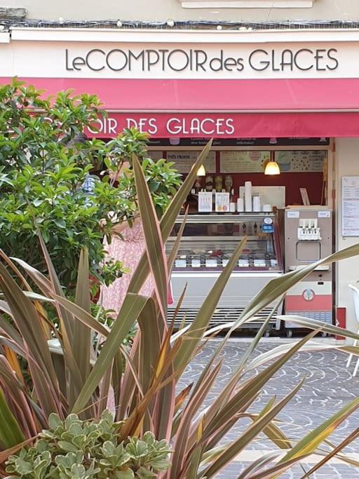 a store with a sign that reads leonlords clues at Bali Dream II Hyper Centre Fontaine Moussue in Salon-de-Provence