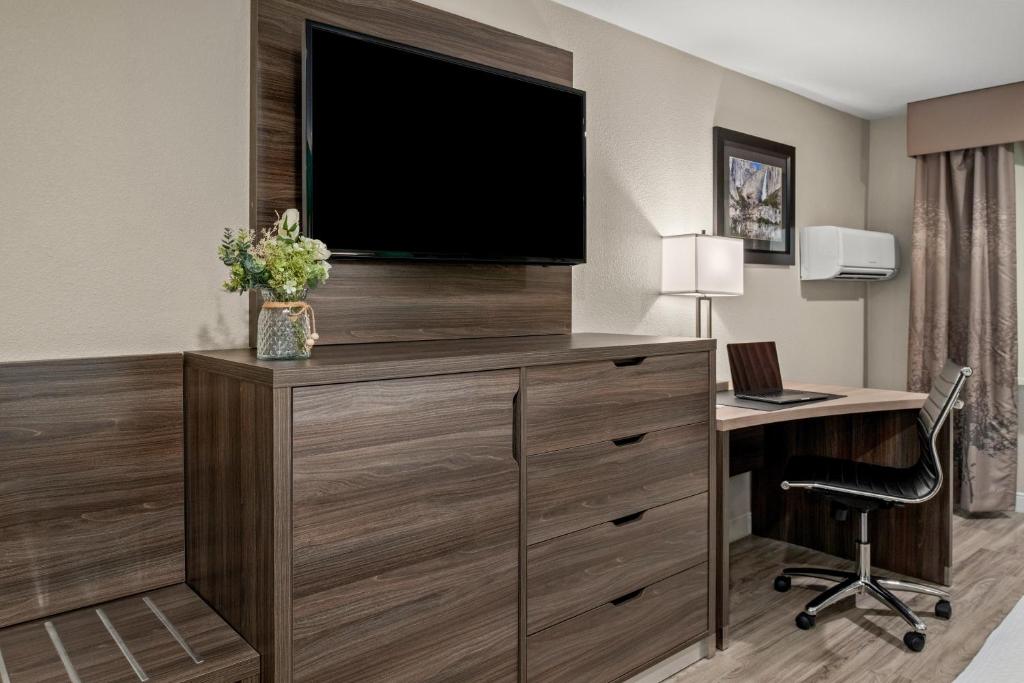 Yosemite Southgate Hotel & Suites - King Room - Disability Access