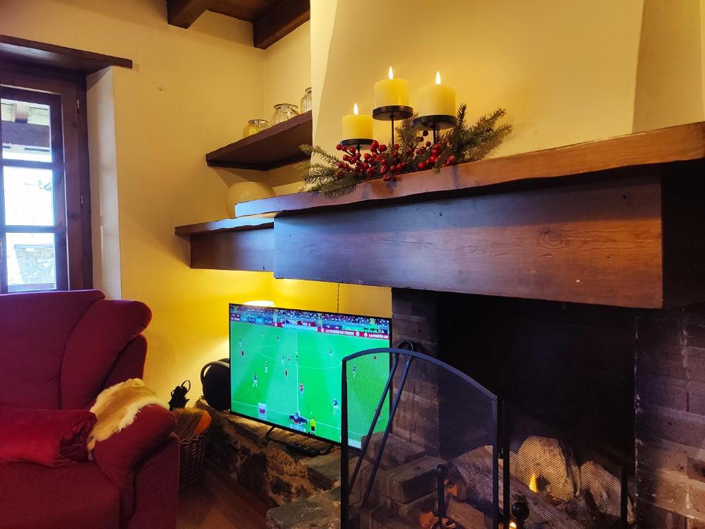 TV a/nebo společenská místnost v ubytování AC Apartaments Tarter Chalet