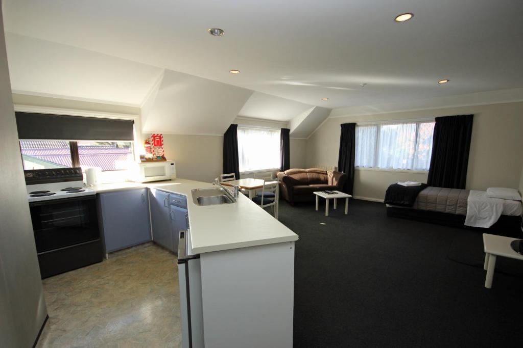 Champers Motor Inn - Resim 19