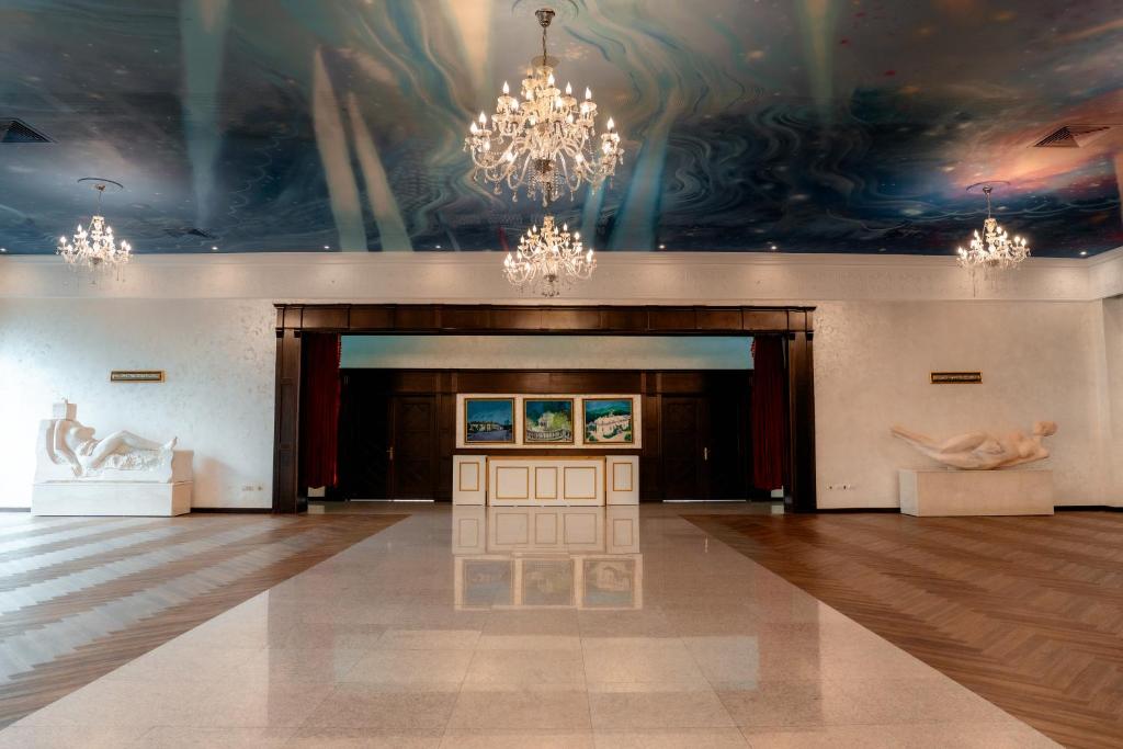 Fotografie z fotogalerie ubytování Grand Hotel Sofianu v destinaci Râmnicu Vâlcea