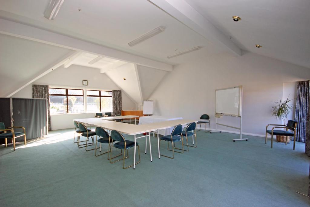 Champers Motor Inn - Resim 18