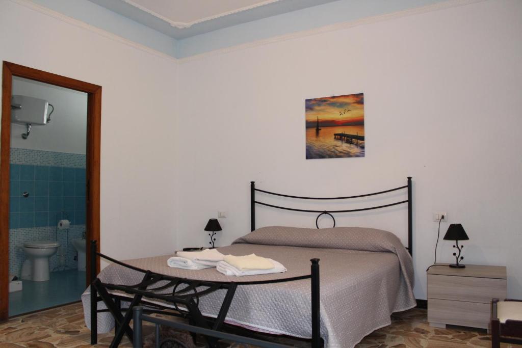 A bed or beds in a room at Alghero Budget