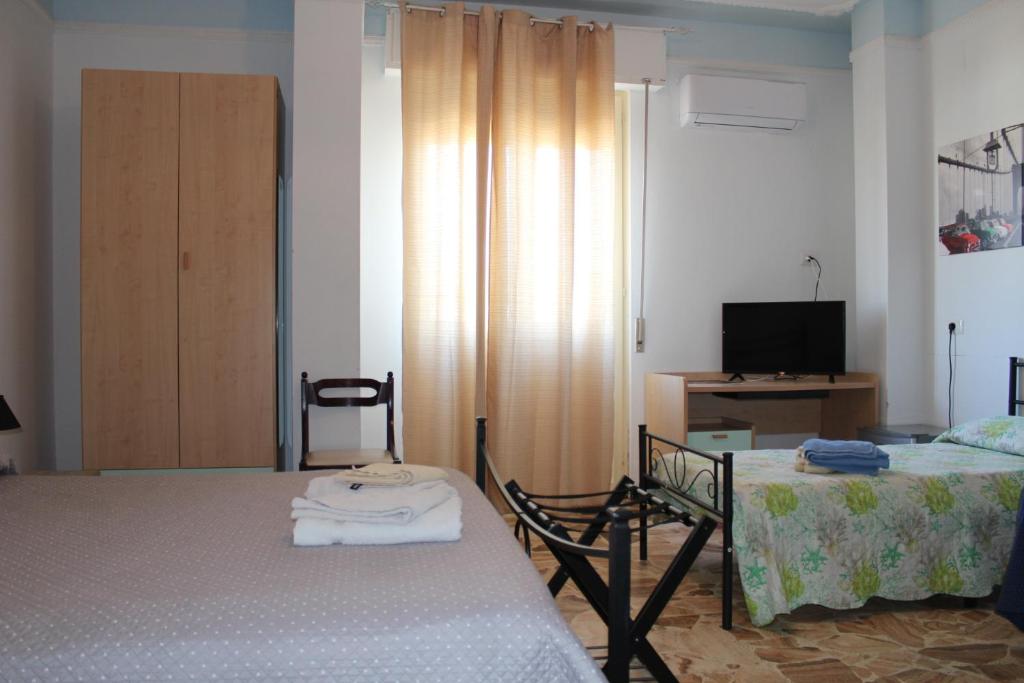 A bed or beds in a room at Alghero Budget