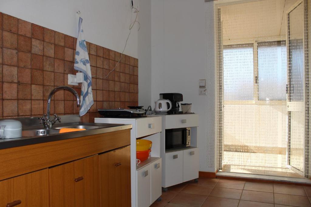 A kitchen or kitchenette at Alghero Budget