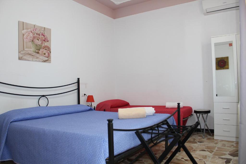 A bed or beds in a room at Alghero Budget