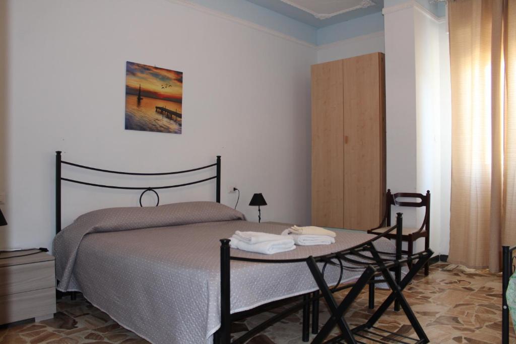 A bed or beds in a room at Alghero Budget