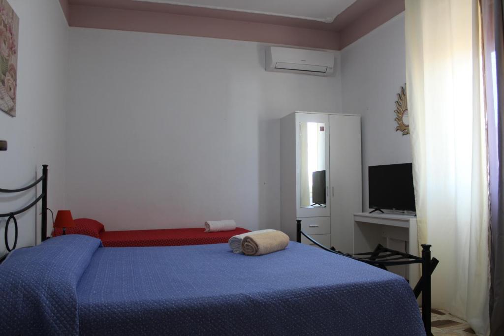 A bed or beds in a room at Alghero Budget