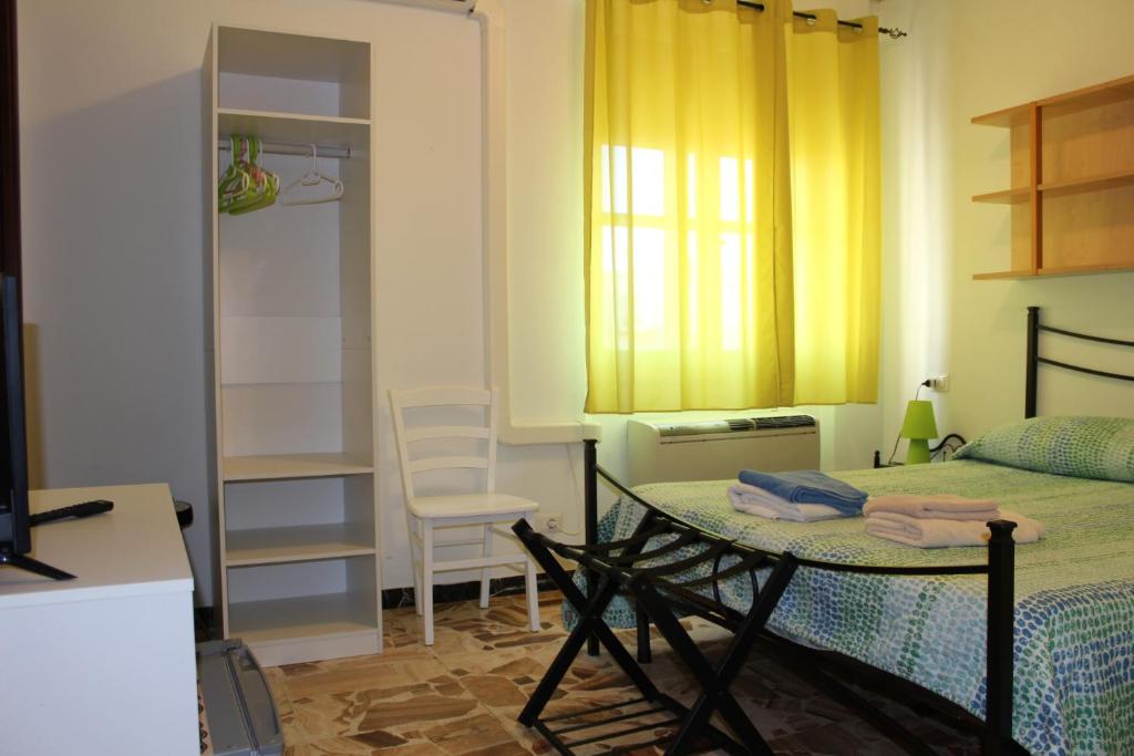 A bed or beds in a room at Alghero Budget