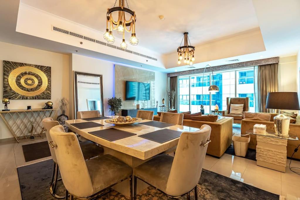 Apartment Spacious & Modern Apt Emirates Crown Tower, Dubai, UAE
