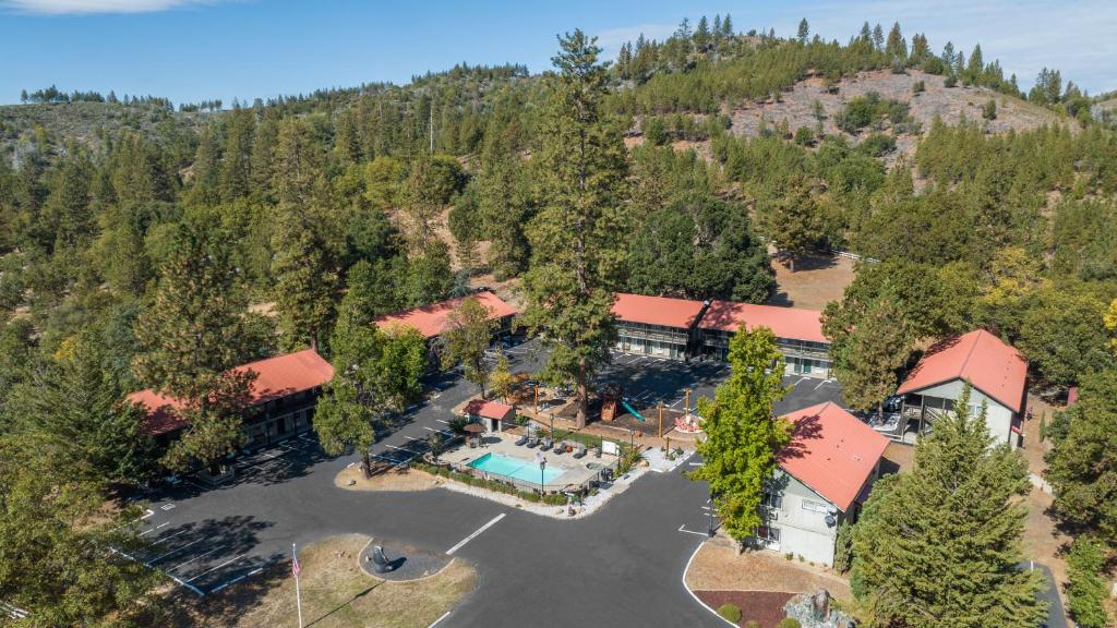 an aerial view of a house in the woods at Yosemite Westgate Lodge in Groveland