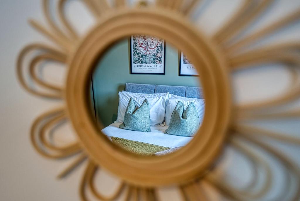 Fotografie z fotogalerie ubytování 4-Bedroom Stunning, Modern and Spacious Manor - Pet Friendly! Sleeps 9, Portsmouth - By Blue Puffin Stays v destinaci Portsmouth