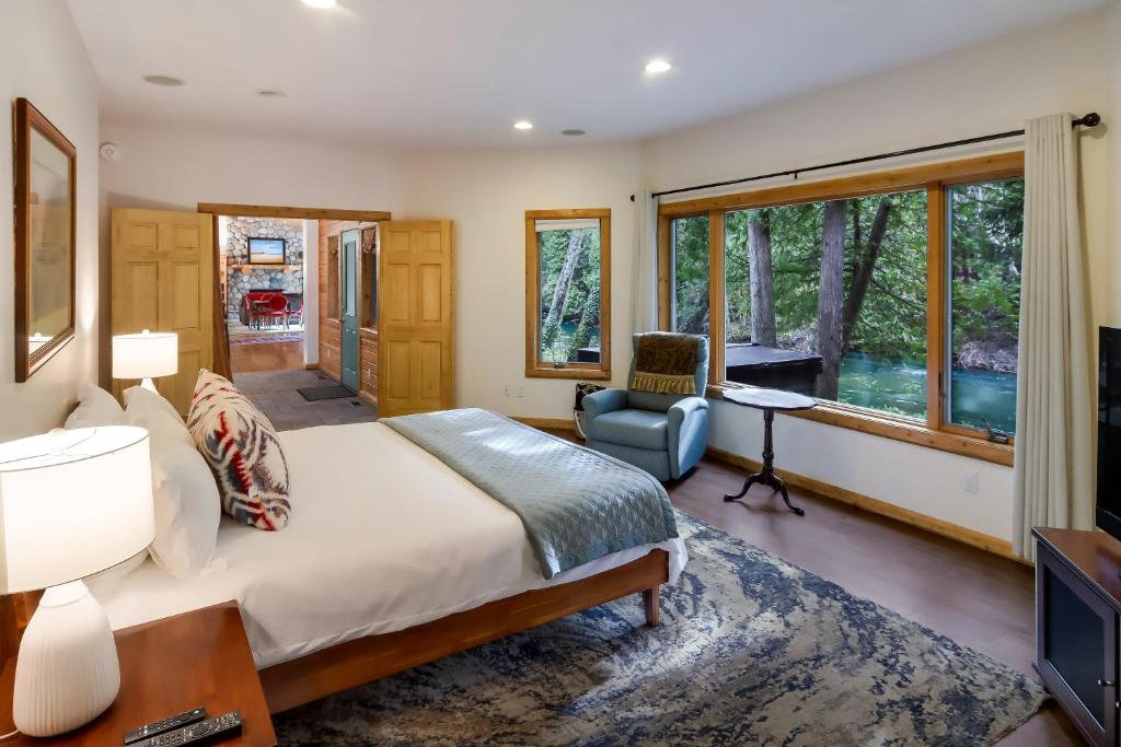 Boardman Monarch Upscale River Lodge Hot Tub!, Traverse City (tarifs