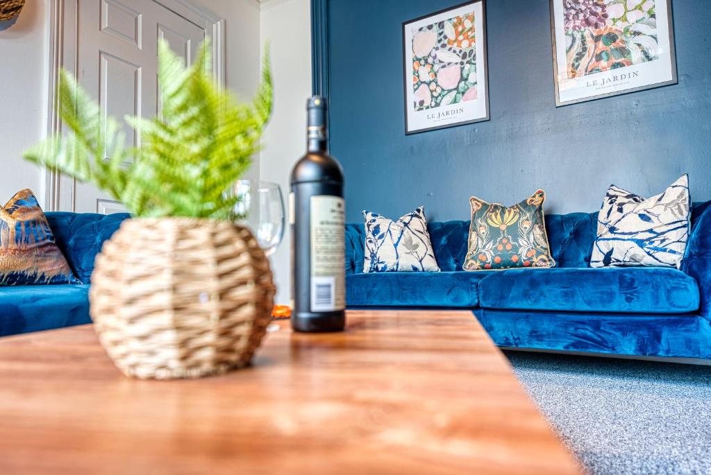 Fotografie z fotogalerie ubytování 4-Bedroom Stunning, Modern and Spacious Manor - Pet Friendly! Sleeps 9, Portsmouth - By Blue Puffin Stays v destinaci Portsmouth