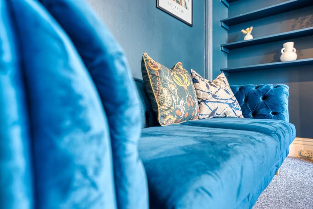 Fotografie z fotogalerie ubytování 4-Bedroom Stunning, Modern and Spacious Manor - Pet Friendly! Sleeps 9, Portsmouth - By Blue Puffin Stays v destinaci Portsmouth