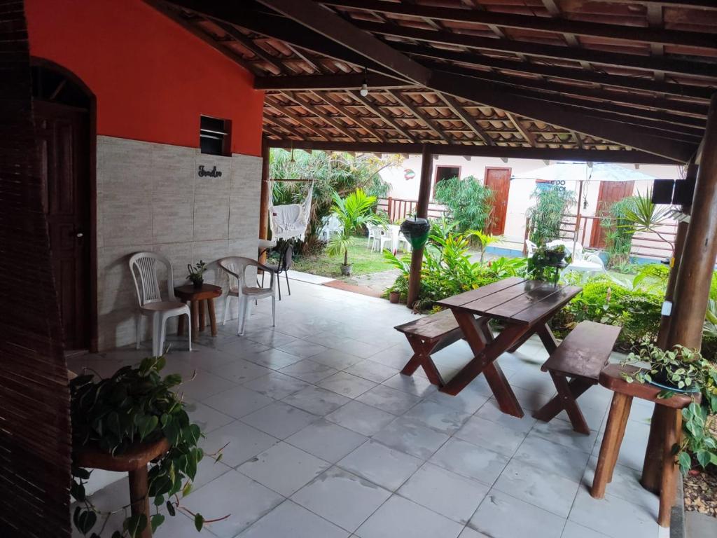 a patio with a table and chairs in a house at Pousada Pôr do Sol in Barra Grande