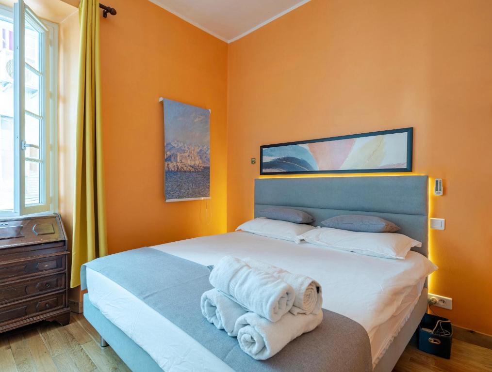 a bedroom with a bed with towels on it at Appartement Claudia - Central - Very close to Sea - Calm - AC in Nice