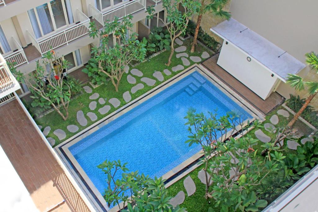 an overhead view of a swimming pool in a building at Choice Stay Hotel Denpasar in Denpasar