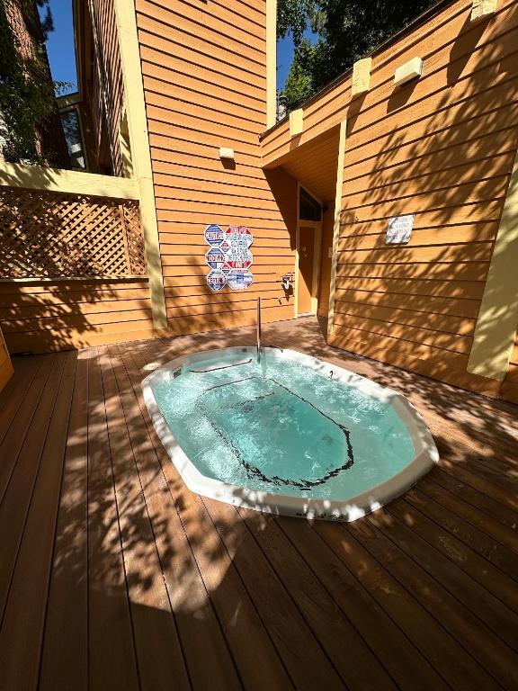 New renovated McCloud Condo in the middle of Town, Incline Village (cập