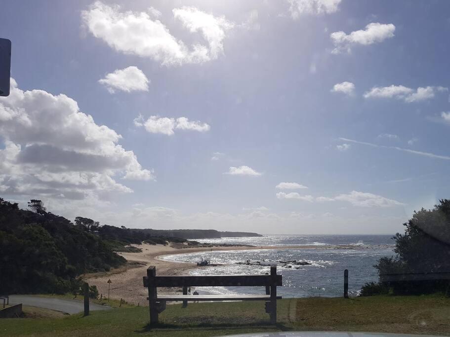 Garden Cottage, Dog Friendly. Wonthaggi. - Housity