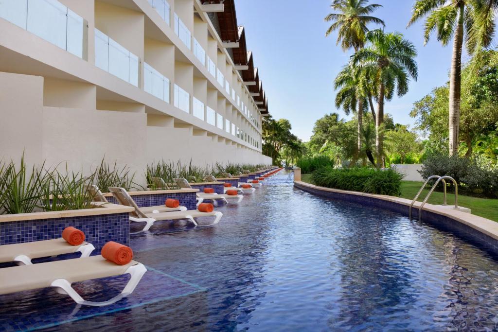 Hilton La Romana All-Inclusive Family Resort - Enclave Swim-Out Garden View - 2 Queens