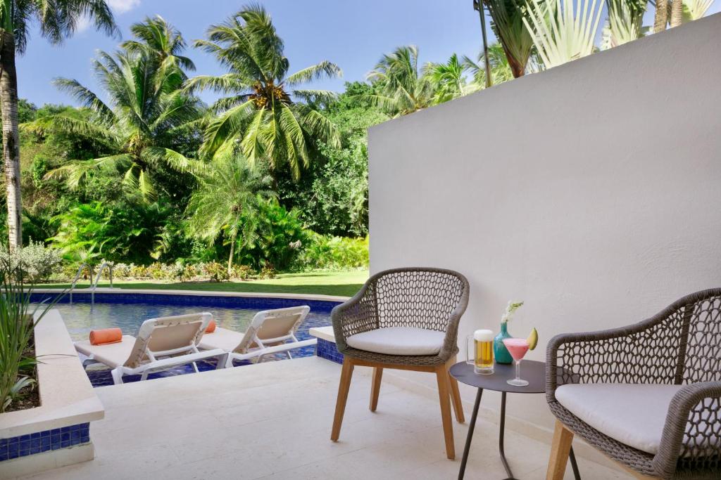 Hilton La Romana All-Inclusive Family Resort - Enclave Swim-Out Garden View - 1 King
