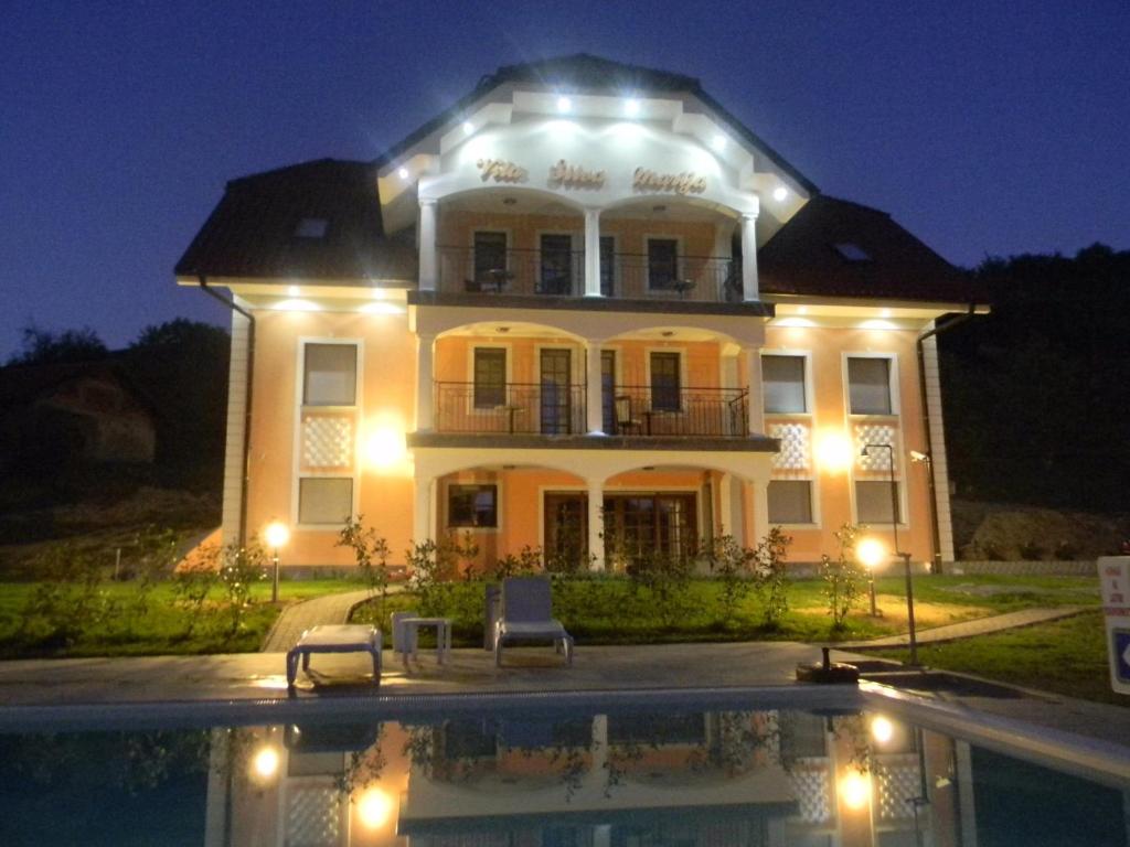Bazén v ubytování Vila Silva Marija Apartments nebo v jeho okolí