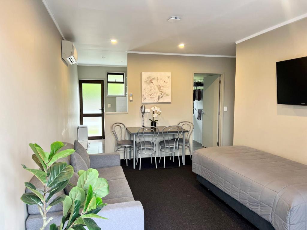 Postel nebo postele na pokoji v ubytování Ashbrook Motel Taupo