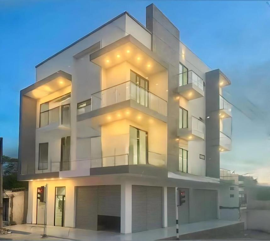 a tall white building with lights on it at Edificio Buenos Aires apartamento 304 moderno Sincelejo in Sincelejo