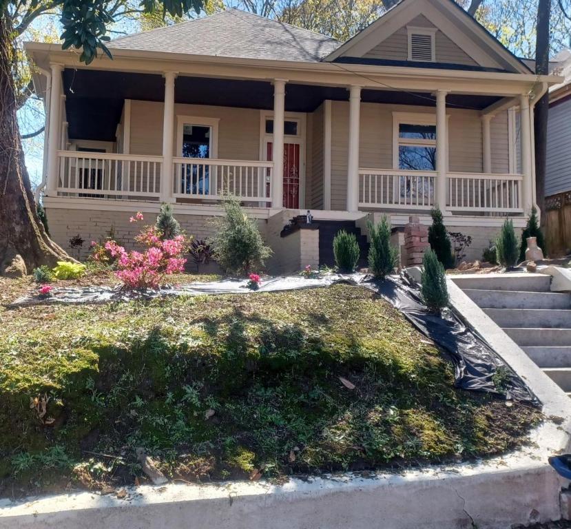 a house with a front yard with a tree at Downtown Abbey @ DODD in Atlanta