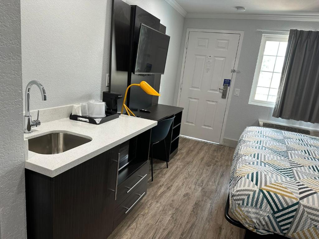 Studio 6 Suites San Ysidro CA San Diego South Bay photo