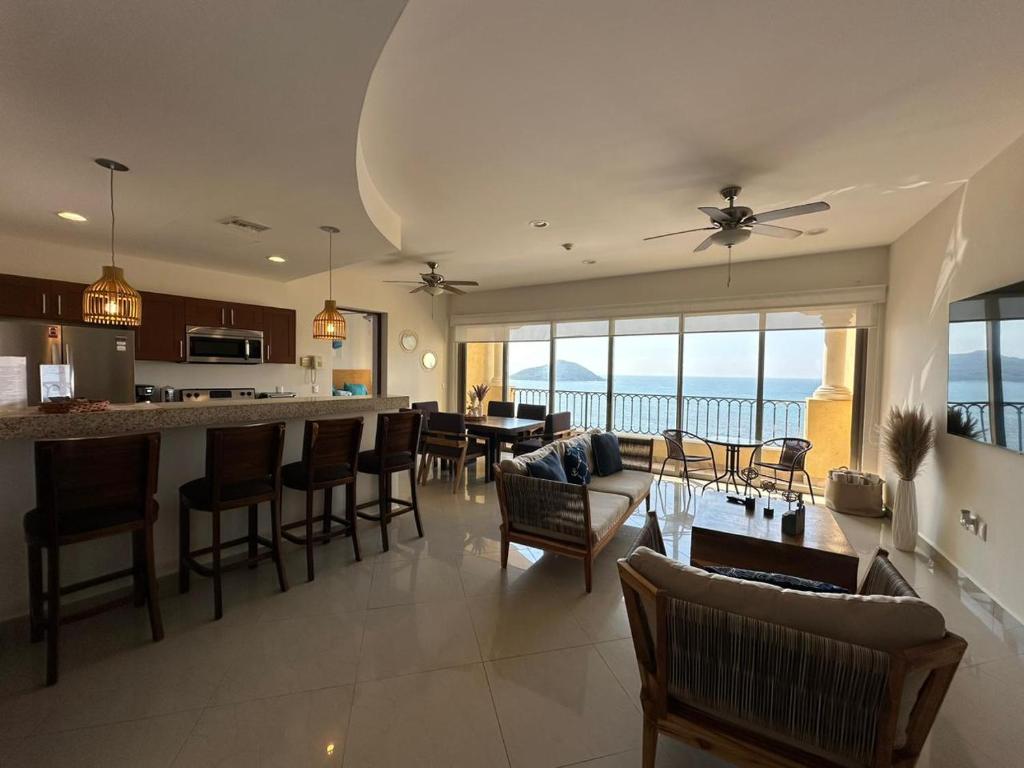 Imagen de la galería de GAVIAS GRAND MAZATLAN APT. 1415, en Mazatlán