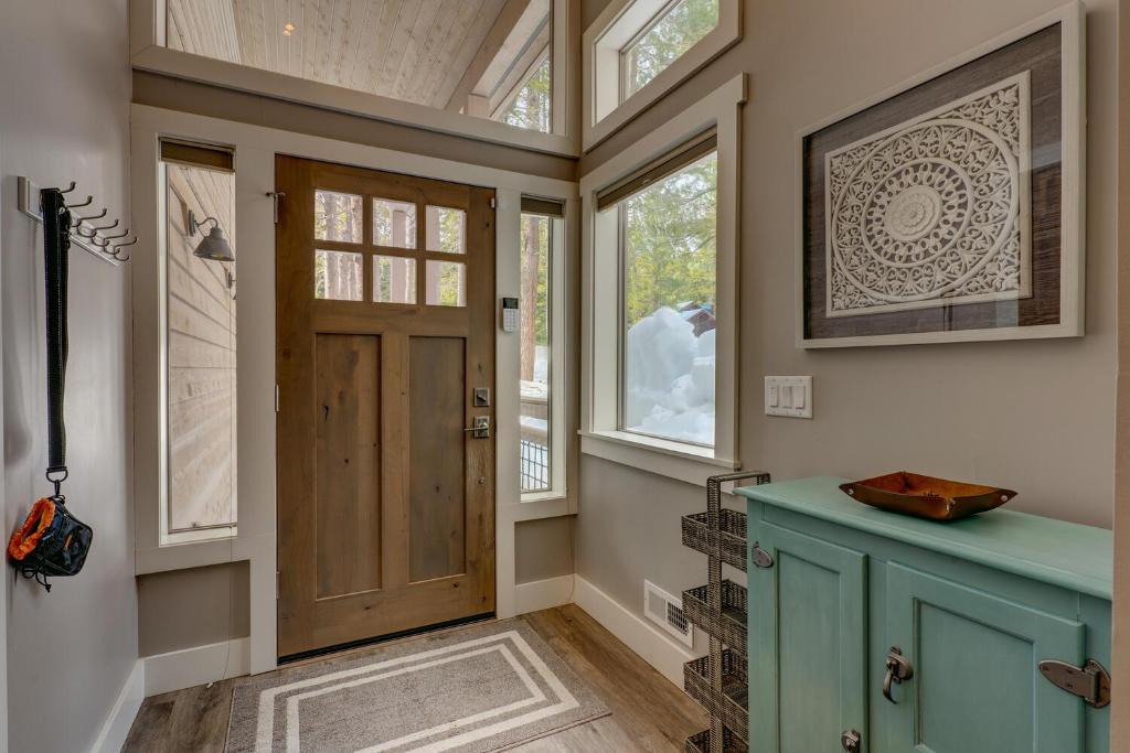 a home hallway with a door and a window at Mountain Jewel in Tahoe Donner - Beautiful 4 Bedroom w Hot tub, Access to HOA Amenities in Truckee