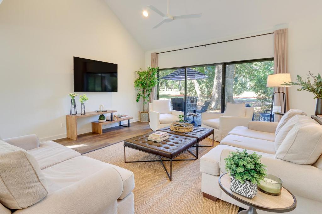 Hilton Head Island Townhome with Patios and Gas Grill، جزيرة هيلتون هيد