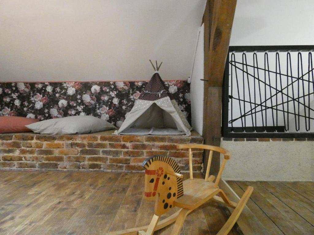 Fotografia z galérie ubytovania Gîte Rénové avec Jardin Clos et Terrasse - Idéal Familles/Amis, Eure-et-Loir, Proche Nogent le Rotrou - FR-1-581-104 v destinácii Beaumont-les-Autels