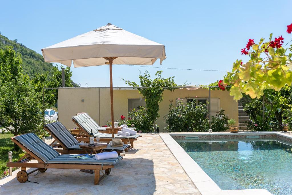 Bazén v ubytovaní Villa Betty Dubrovnik alebo v jeho blízkosti
