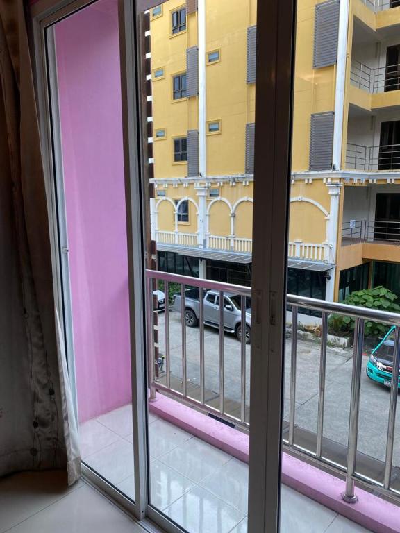 Balkón nebo terasa v ubytování Lavender Patong Hotel